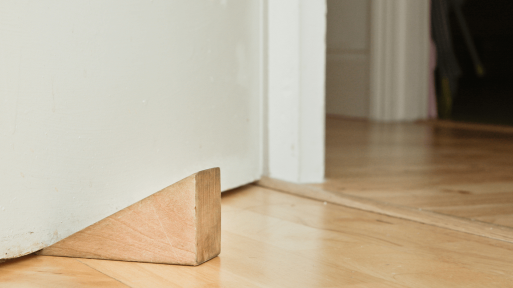 How to lock a door without a lock - Wooden Door Stopper